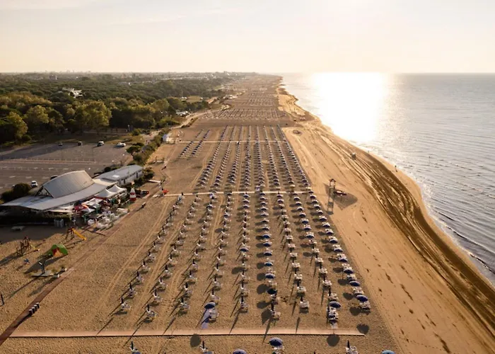 Charming Beachfront With A Bright Terrace Lägenhet