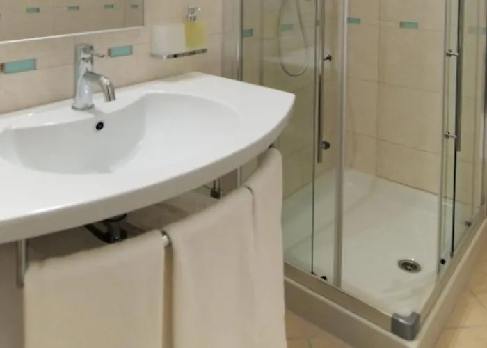 Lägenhet Charming Beachfront With A Bright Terrace