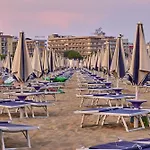 Apartamento Charming Beachfront With A Bright Terrace *