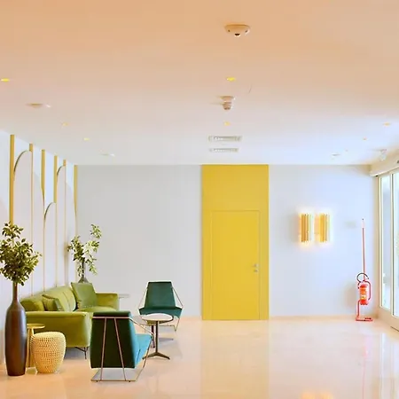 Charming Beachfront Flat With A Bright Terrace * 比比翁