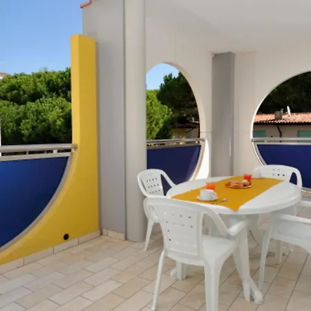 Lejlighed Charming Beachfront With A Bright Terrace *